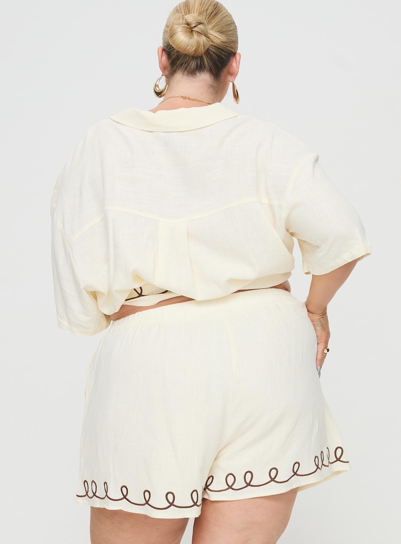 Jamari Linen Blend Shorts Cream / Brown Curve