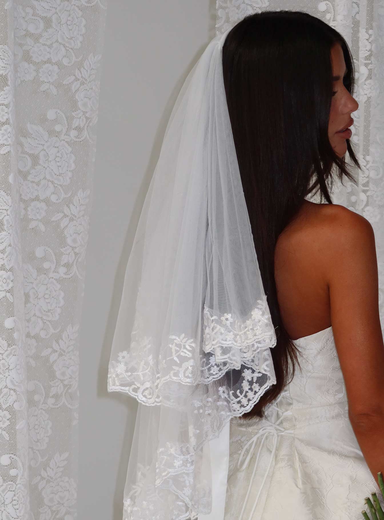 Deadly Veil White