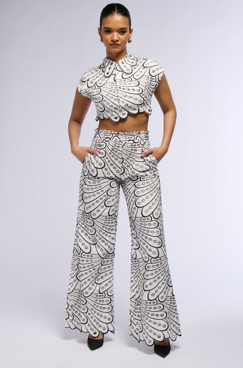 SET YOU FREE CROP WOVEN TOP